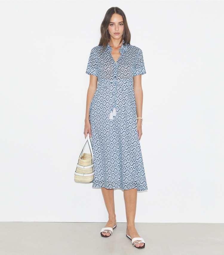 Tory Burch designer カバーアップ コットン シャツドレス in Light Blue Prismatic T Monogram モデル前面