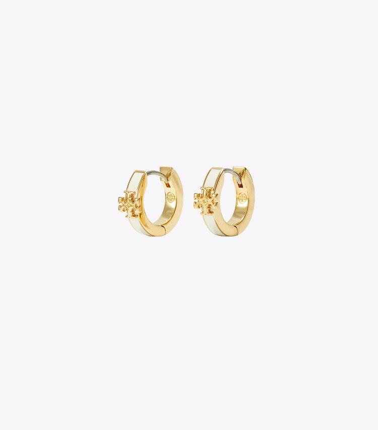 Tory Burch designer boucles d'oreilles Créoles huggie en émail Icon dans Tory Gold / New Ivory de face