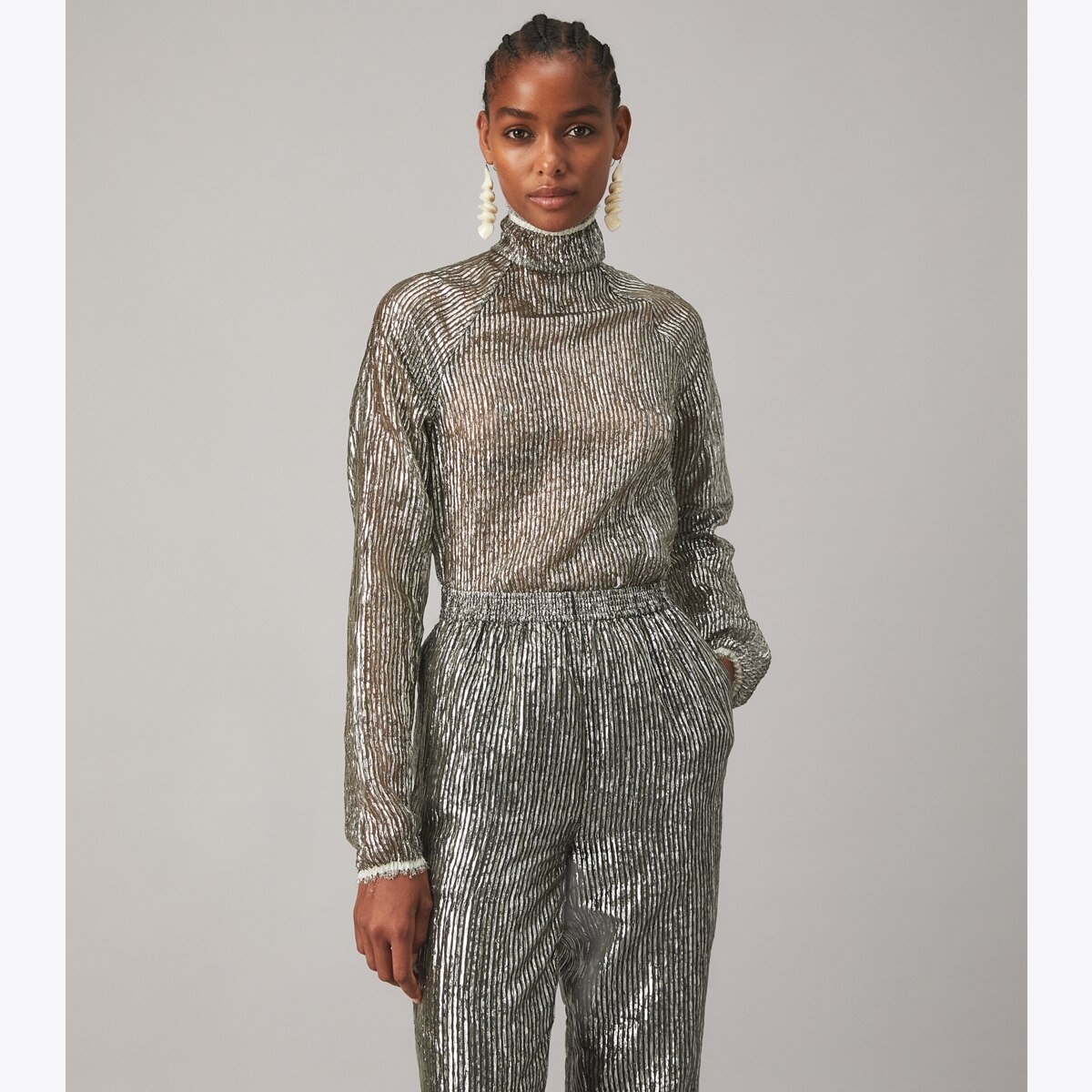 TORY BURCH トップス crinkle-stripe-lamé-turtleneck