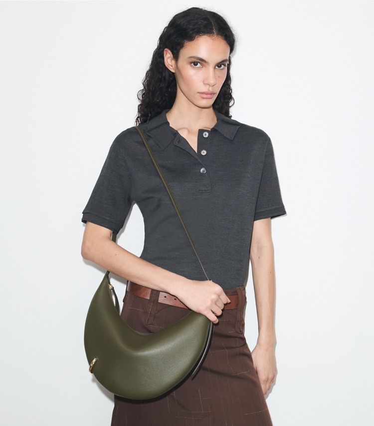 Tory Burch designer crossbody bags Crossbody Bag mit Piercingdetail in Dark Olive accessory on model