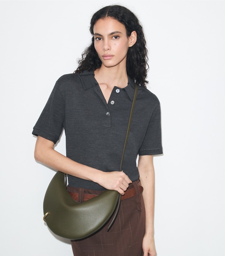 Tory Burch designer crossbody bags Crossbody Bag mit Piercingdetail in Dark Olive additional on model