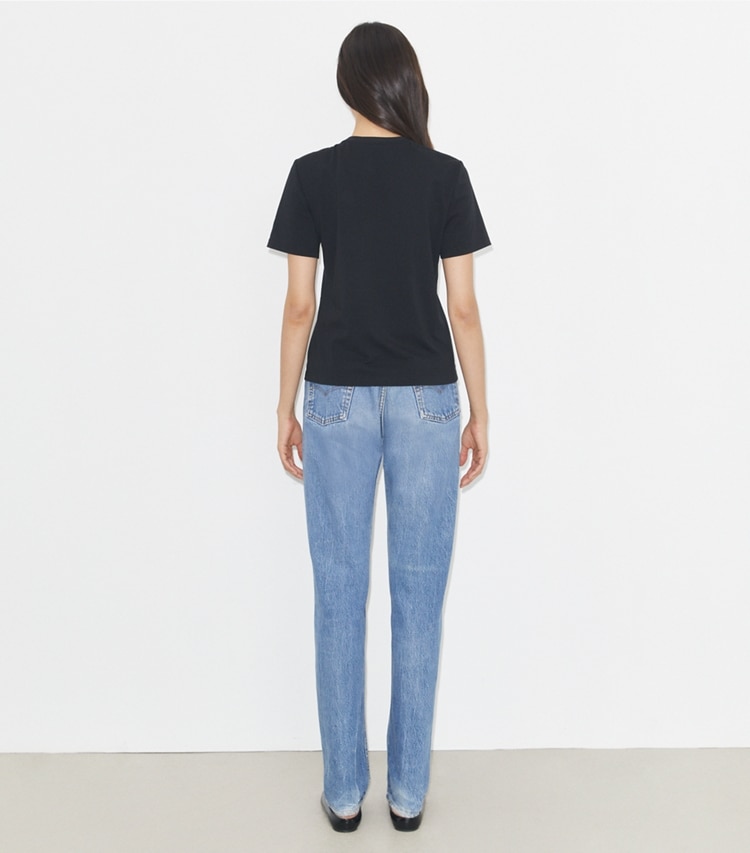 Tory Burch designer トップス クリスタル ロゴTシャツ in Black on model back