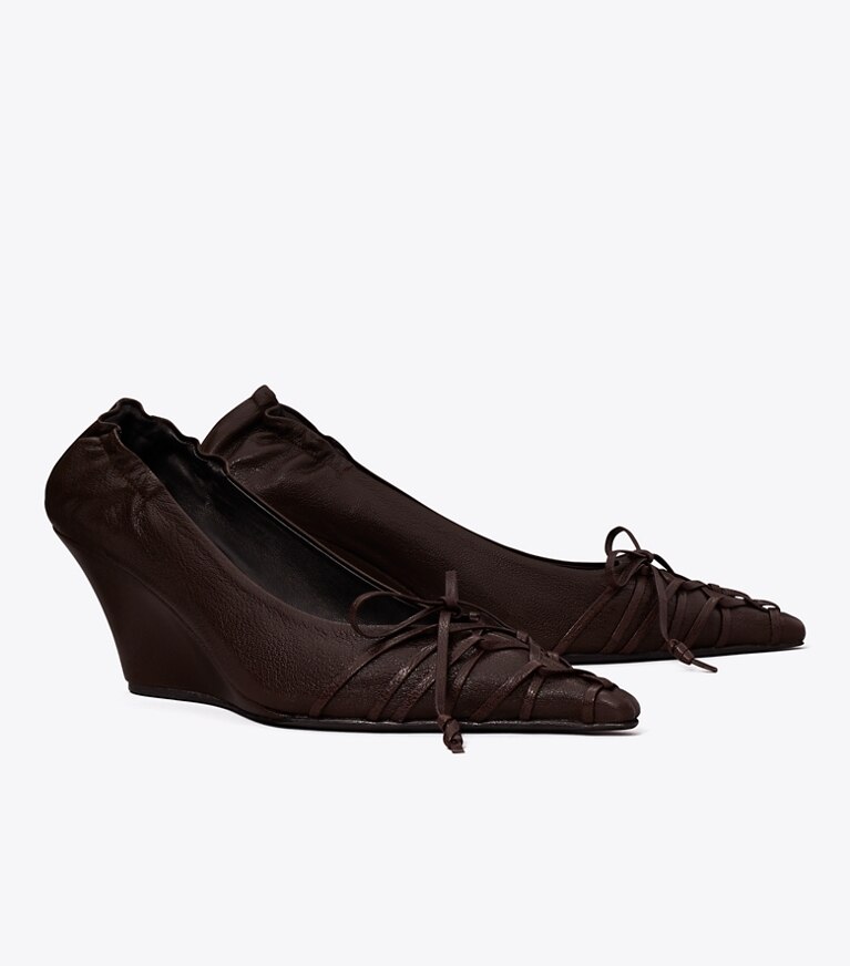 Tory Burch diseñador tacones Cuña con cordones en SEAL BROWN ángulo