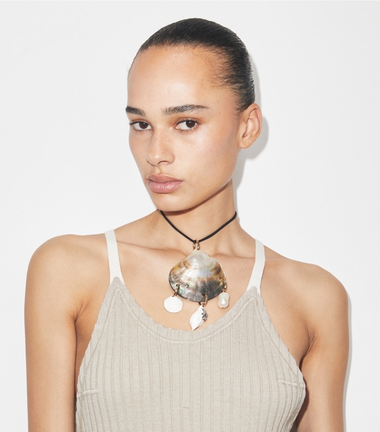 Tory Burch designer necklaces Curiosity Shell Pendant Necklace in Black / Ivory additional on model