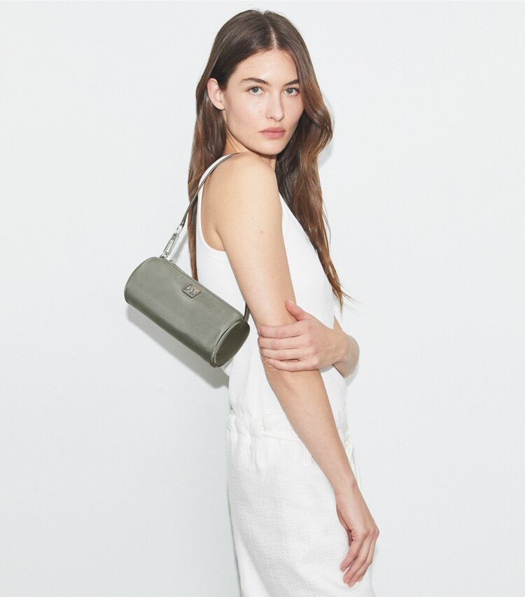 Tory Burch designer borse a tracolla Cylinder Bag Virginia in Shale Rock accessory on model