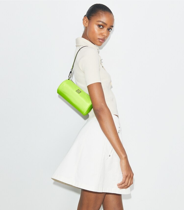 Tory Burch designer borse a tracolla Cylinder Bag Virginia in Sugared Apple accessory on model