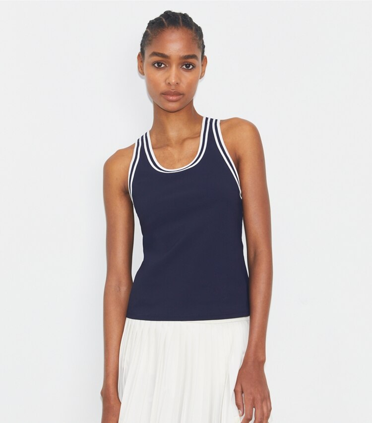 Tory Sport designer hauts Débardeur de tennis à bandes contrastantes in Deep Navy / Snow White on model detail