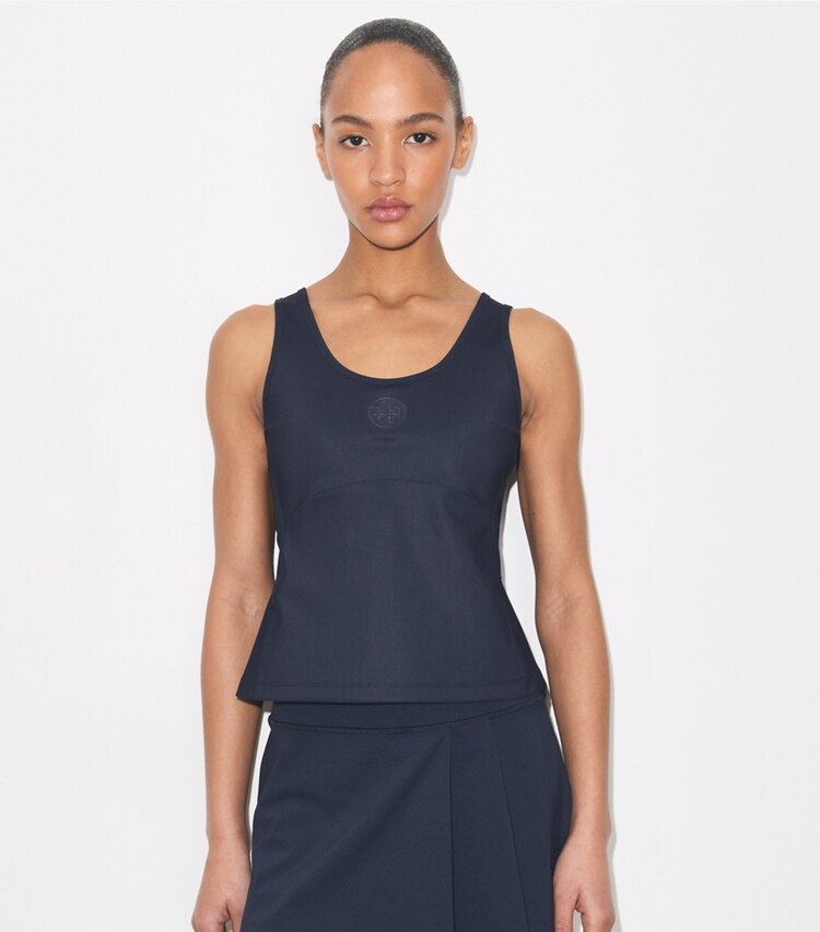 Tory Burch designer hauts Débardeur de tennis à logo embossé dans Medium Navy détail sur modèle