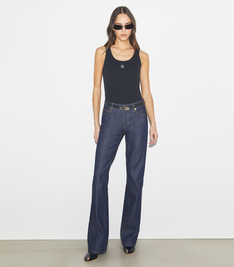 Tory Burch designer hauts Débardeur en coton à encolure dégagée dans Black sur modèle, de face
