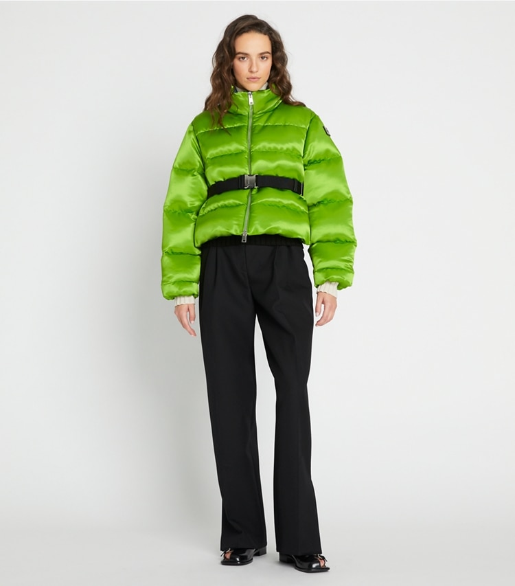 Tory Sport designer mäntel Daunenjacke aus Satin in Brilliant Green modell von vorn