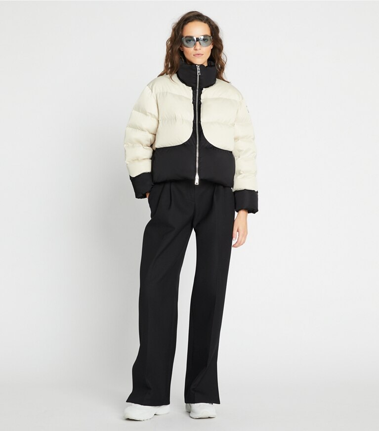 Tory Sport designer mäntel Daunenjacke in Colorblock-Optik in Bone / Black front