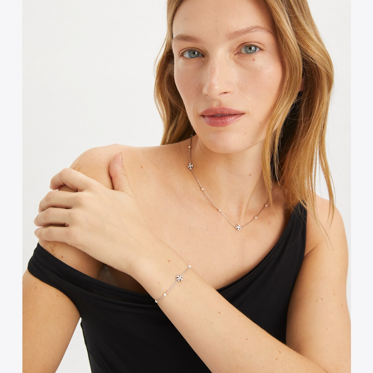 delicate-kira-pearl-bracelet-