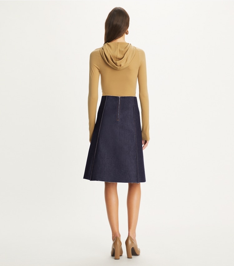 Tory Burch designer ボトムス デニムスカート in Unwashed Raw Indigo on model back