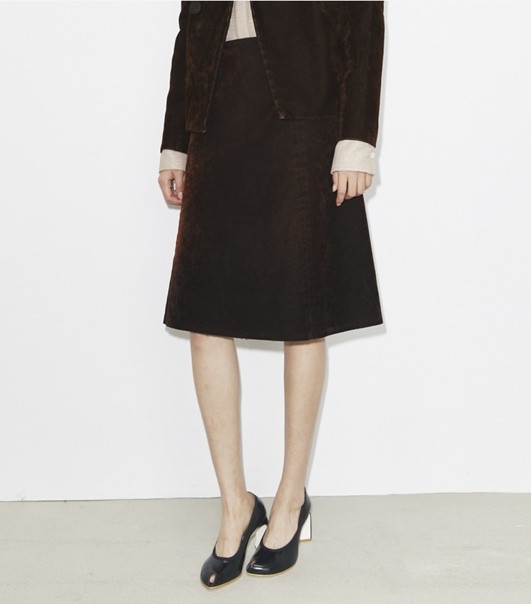 Tory Burch designer ボトムス デニムスカート in Jasper Brown on model detail