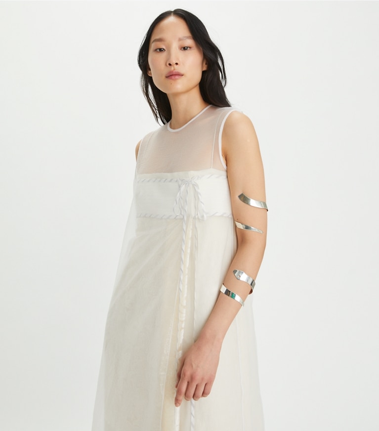 Tory Burch designer kleider Devoré-Kleid mit transparenter Lage in New Ivory on model detail
