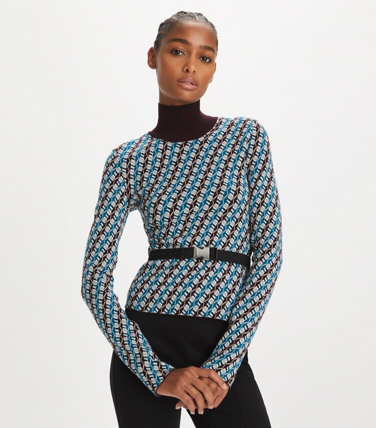 Tory Sport designer maglioni Dolcevita in jacquard in Aqua Blue Linked Geo 3 Color on model detail
