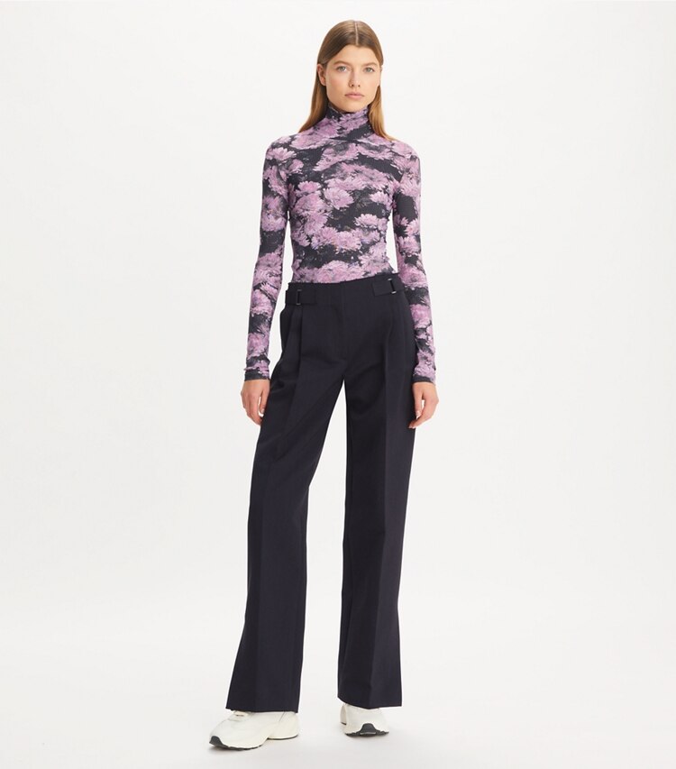 Tory Sport designer tops Dolcevita in jersey stampato in Pink Pixel Floral parte anteriore su modella