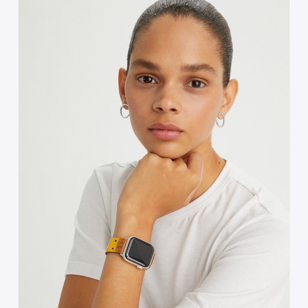 Tory Burch★上品なレザー製Double Rivets Apple Watchバンド Double Rivets Band for Apple Watch®, Yellow Leather: Women's