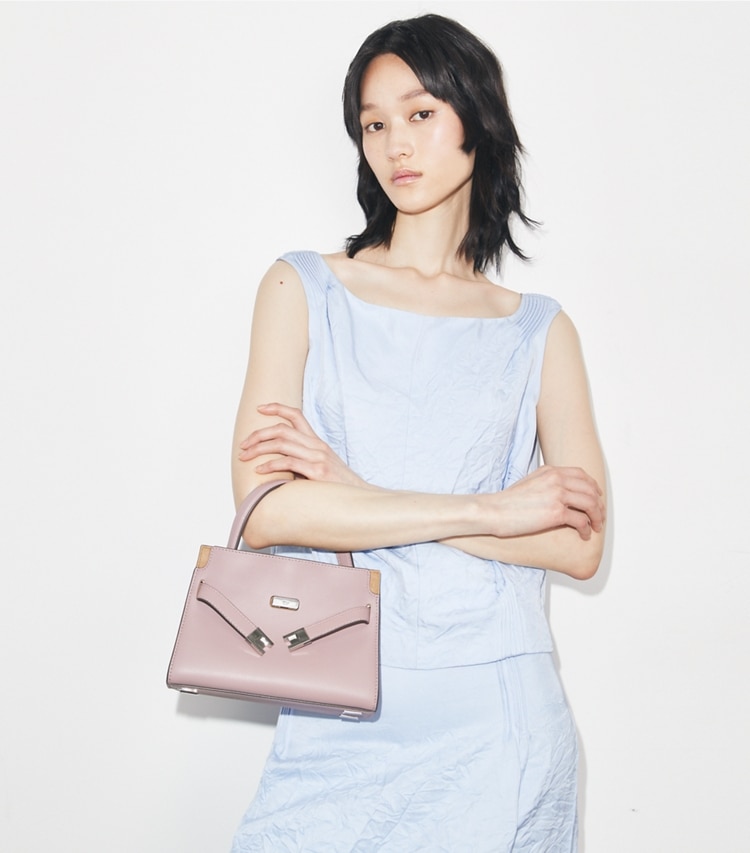 Tory Burch designer sacs à bandoulière Double sac Petite Lee Radziwill in Light Mauve additional on model