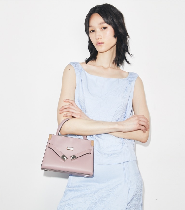 Tory Burch designer sacs à bandoulière Double sac Petite Lee Radziwill in Light Mauve additional on model