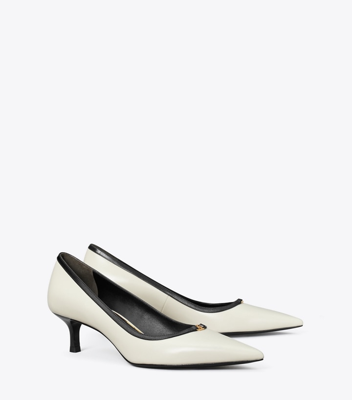 Tory Burch designer escarpins Double T Buckle Kitten Heel Pump in LIGHT CREAM / PERFECT BLACK angle