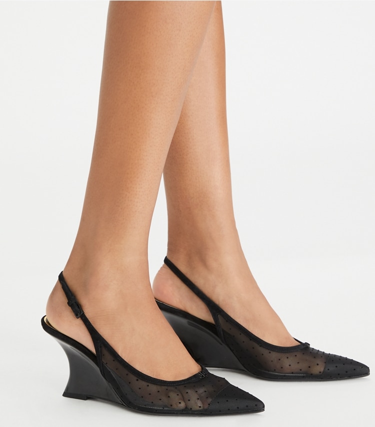 Tory Burch designer heels Double T Buckle Wedge in NERO / PERFECT BLACK accessory on model