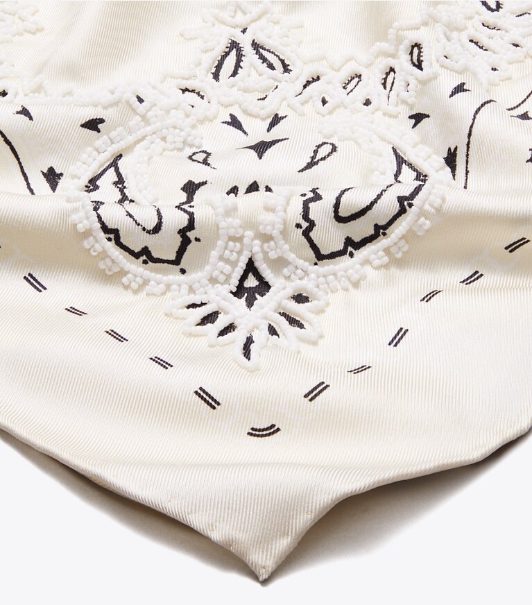 Tory Burch designer schals Dreieckiges Bandana-Tuch mit Perlen in Ivory detail