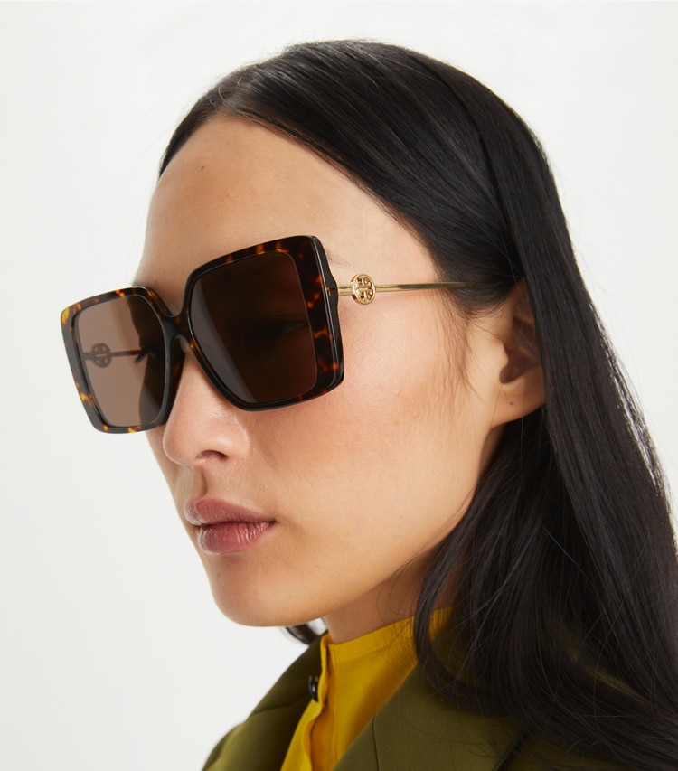 Tory Burch designer sonnenbrillen & brillen Eckige Miller Oversize-Sonnenbrille in DARK TORTOISE/DARK BROWN accessory on model