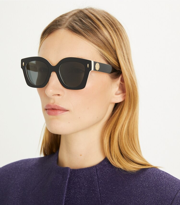 Tory Burch designer sonnenbrillen & brillen Eckige Miller Pushed Sonnenbrille in TRANSPARENT SAGE/ LIGHT GREY GRADIENT accessory on model