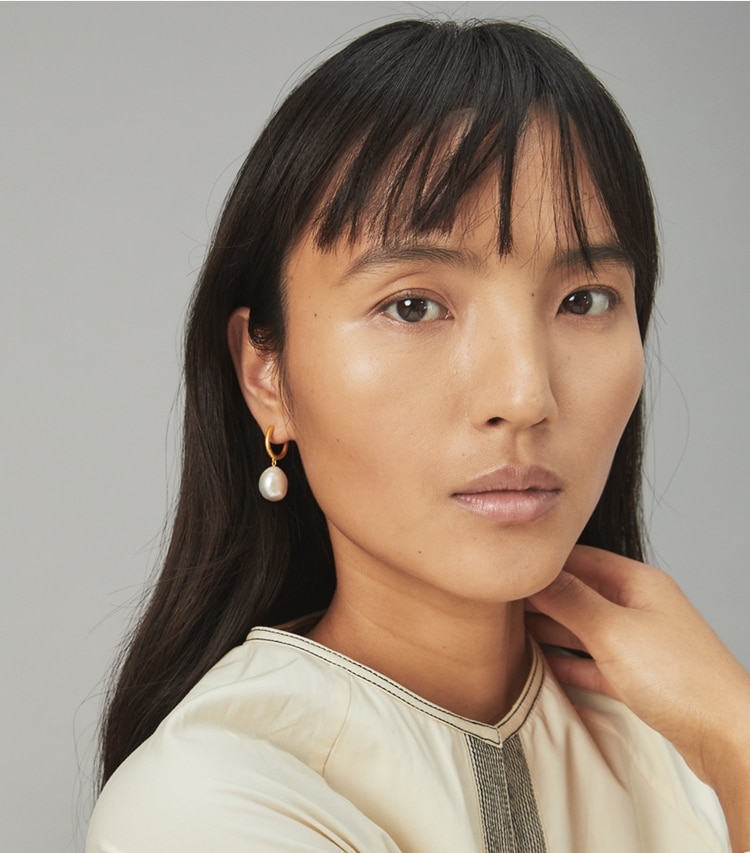 Tory Burch designer earrings Eleanor Mismatch Hoop Earring in Tory Gold / Ivory Pearl accessory on model