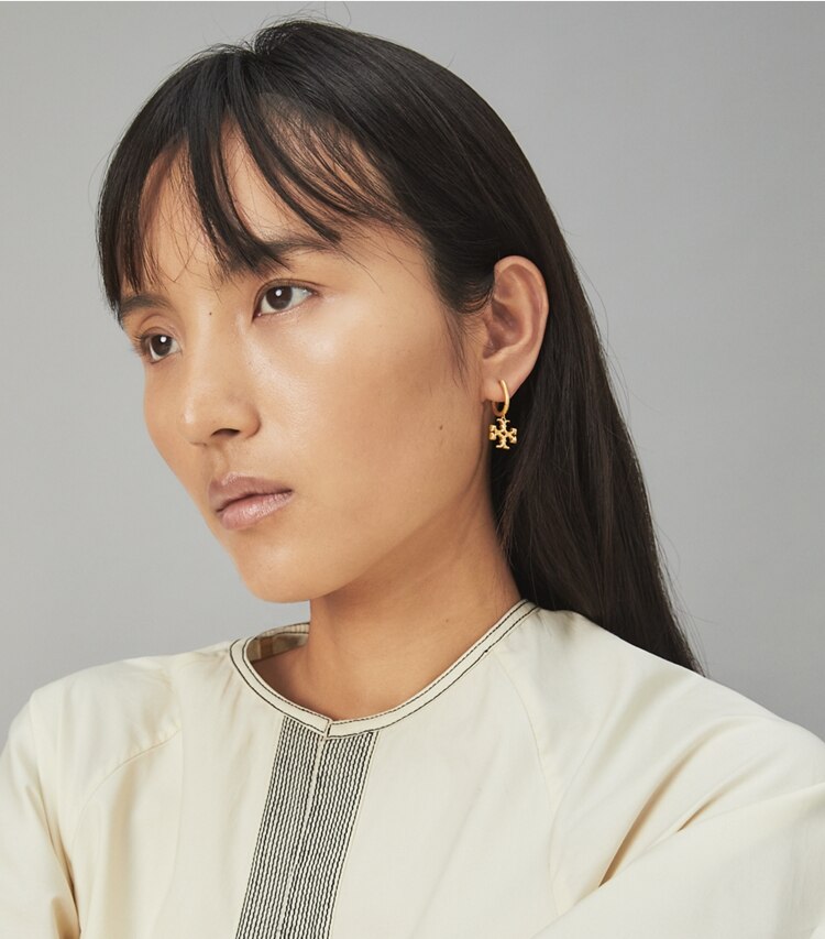Tory Burch designer earrings Eleanor Mismatch Hoop Earring in Tory Gold / Ivory Pearl additional on model