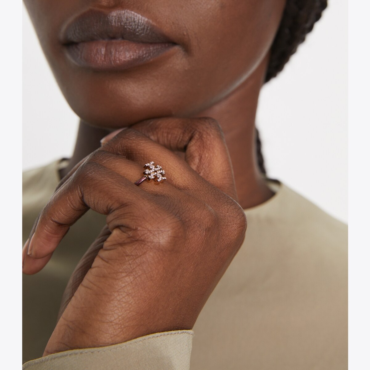 eleanor-pavé-ring-accessory-on