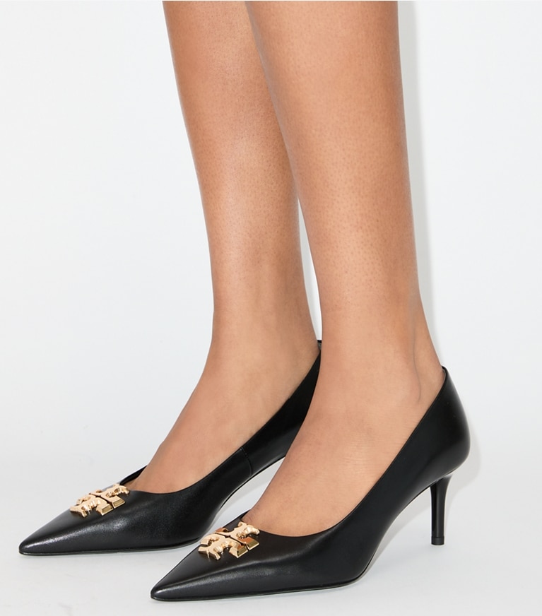 Tory Burch designer heels Eleanor Pump in PERFECT BLACK / GOLD accessory on model