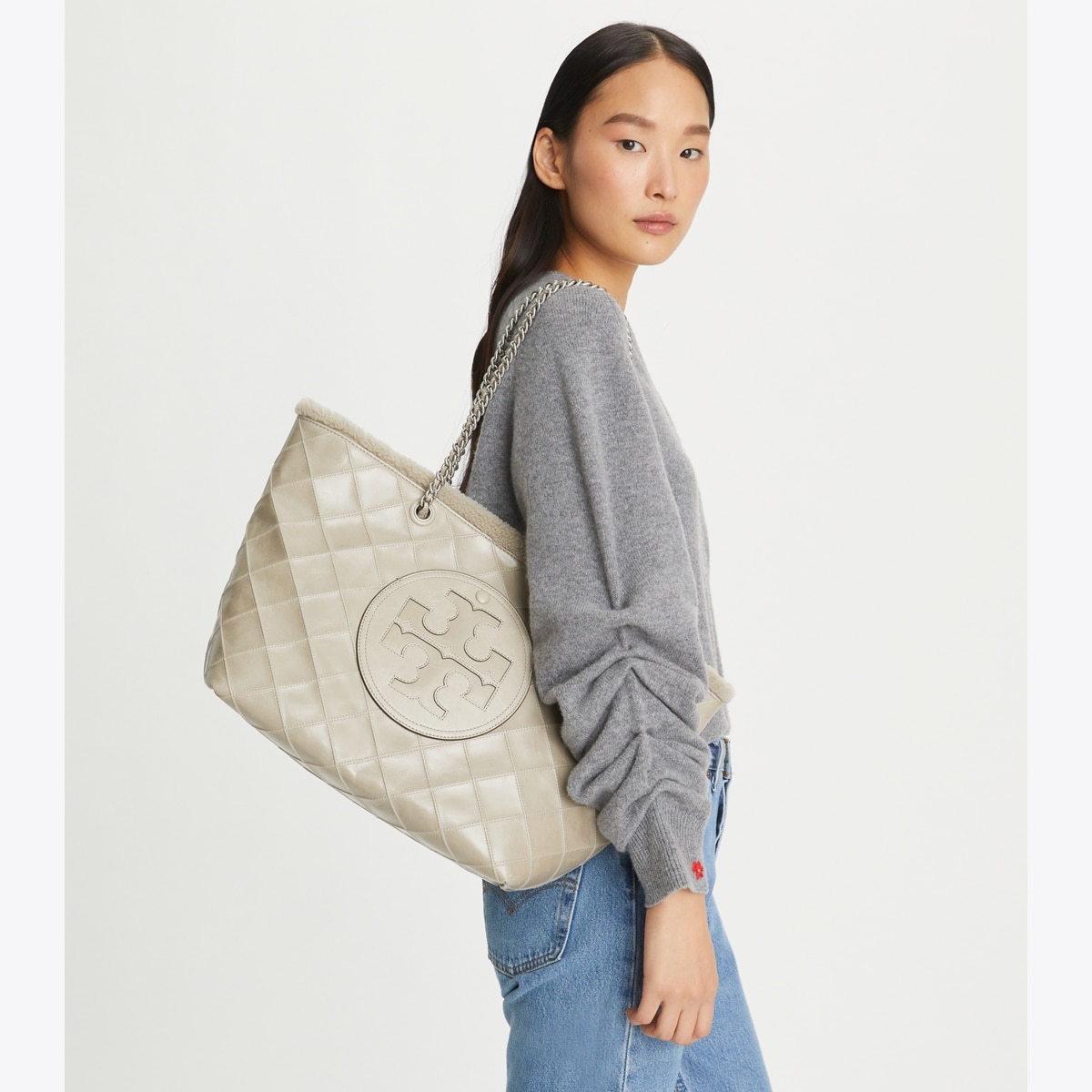 2977【未使用・レア】Tory Burch　ELLA　キルティングトート 2977【未使用・レア】Tory Burch ELLA キルティングトート Amazon