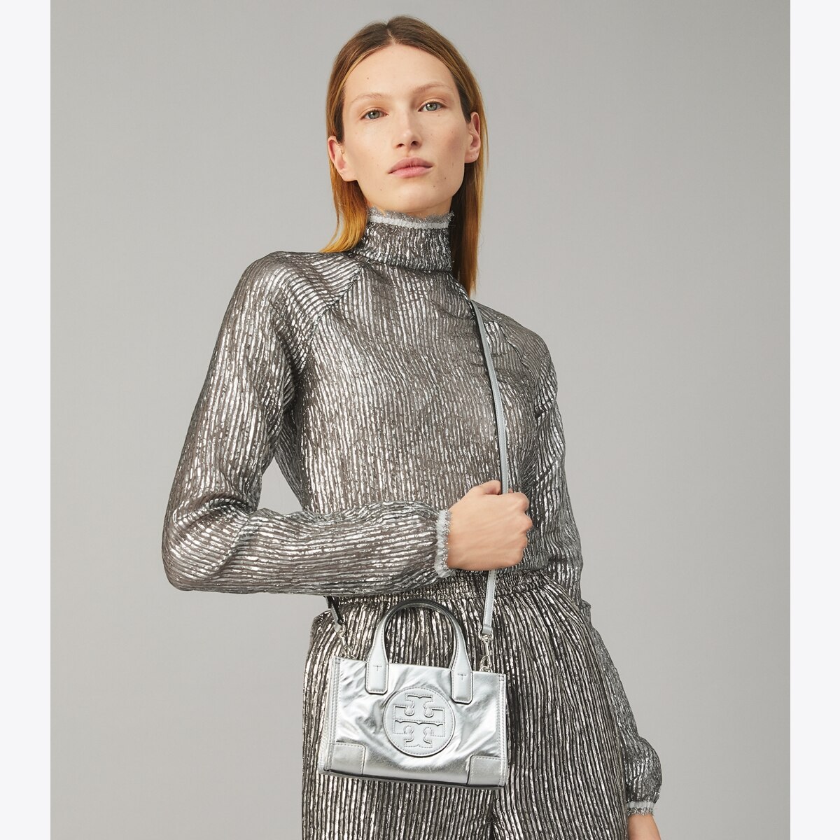ショルダーバッグ・ポシェット Tory Burch  Shoulder bag 'Flap' silver Small Fleming Metallic Quilt Convertible Shoulder Bag