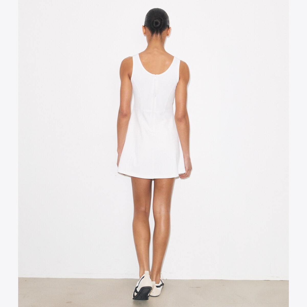 EMBOSSED LOGO TENNIS DRESS - thumbnail 4