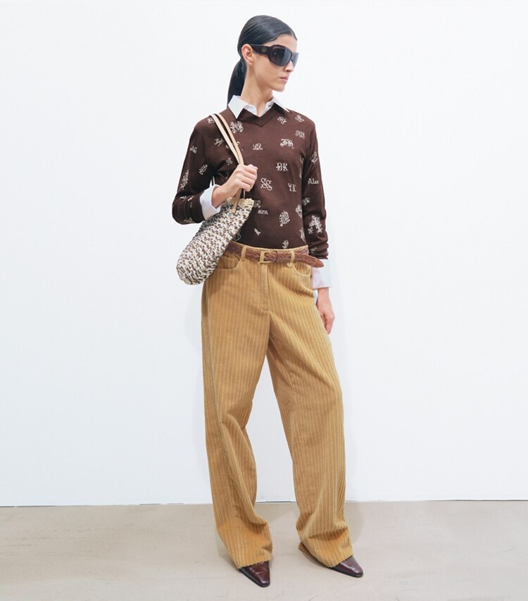 Tory Burch designer セーター エンブロイダリー シルクセーター in Dark Toffee Brown モデル前面