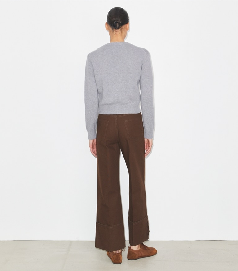 Tory Burch designer セーター エンブロイダリー ウールセーター in Medium Heather Gray on model back