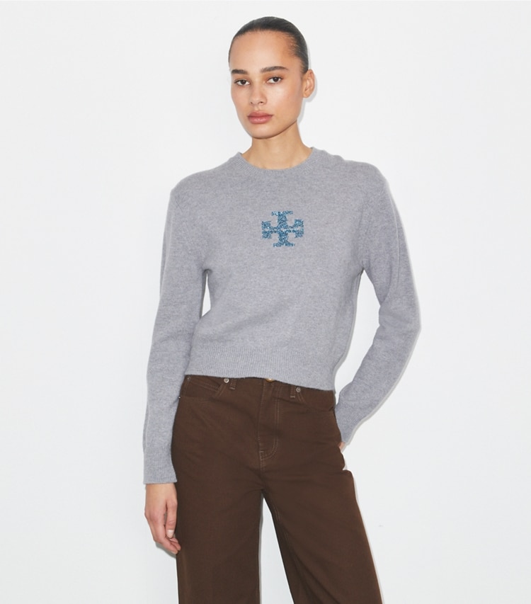 Tory Burch designer セーター エンブロイダリー ウールセーター in Medium Heather Gray on model detail