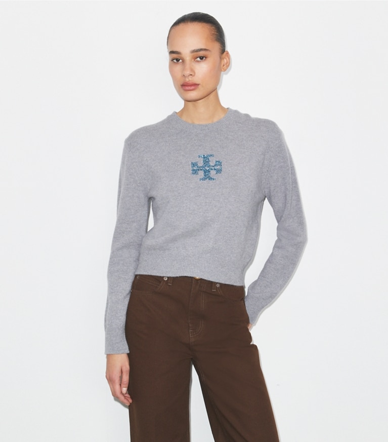 Tory Burch designer セーター エンブロイダリー ウールセーター in Medium Heather Gray on model detail