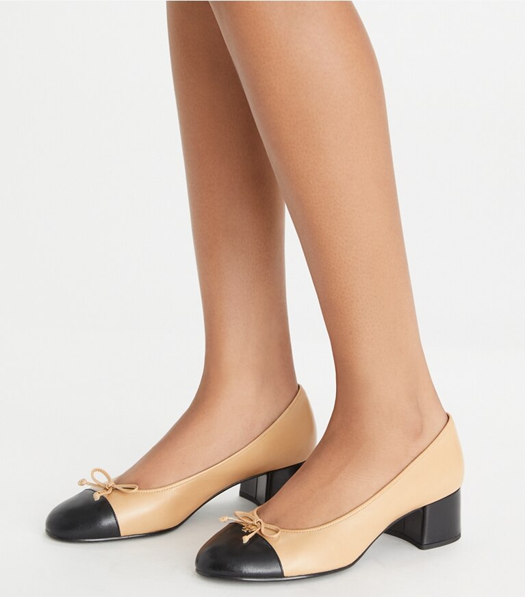 Tory Burch designer escarpins Escarpin à bout rapporté dans GINGER SHORTBREAD / PERFECT BLACK accessoire sur le modèle