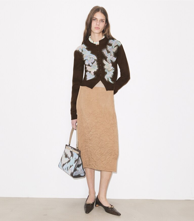 Tory Burch designer escarpins Escarpin Runway à chaîne dans KHAKI accessoire sur le modèle
