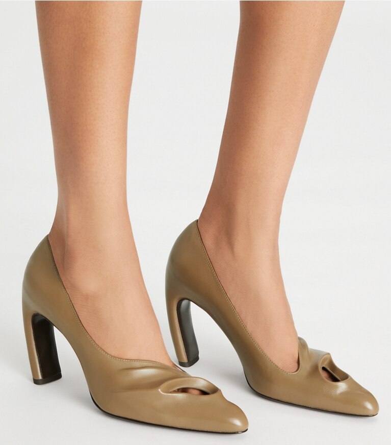 Tory Burch designer escarpins Escarpin sculpté à bout ouvert dans SOFT ACORN accessoire sur le modèle