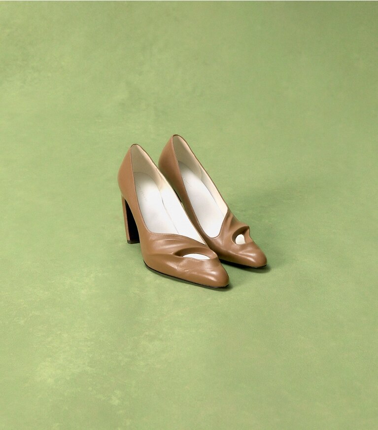 Tory Burch designer escarpins Escarpin sculpté à bout ouvert dans SOFT ACORN éditorial
