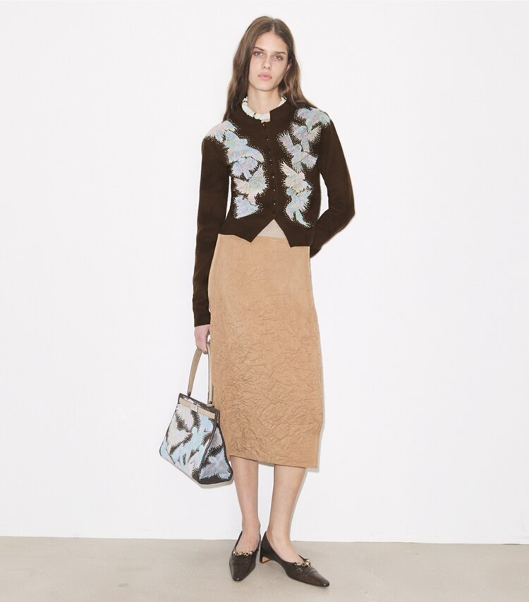 Tory Burch designer escarpins Escarpins à chaîne du défilé in KHAKI accessory on model