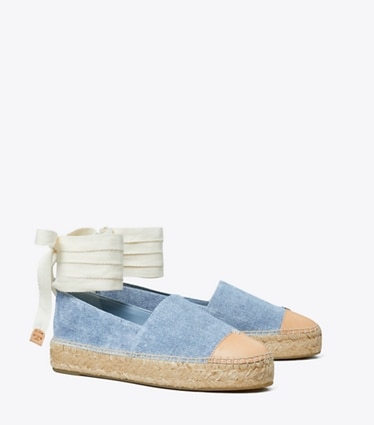 Tory Burch designer espadrillas Espadrillas a punta in BLUE CLOUD / BRUSHED ALMOND angle