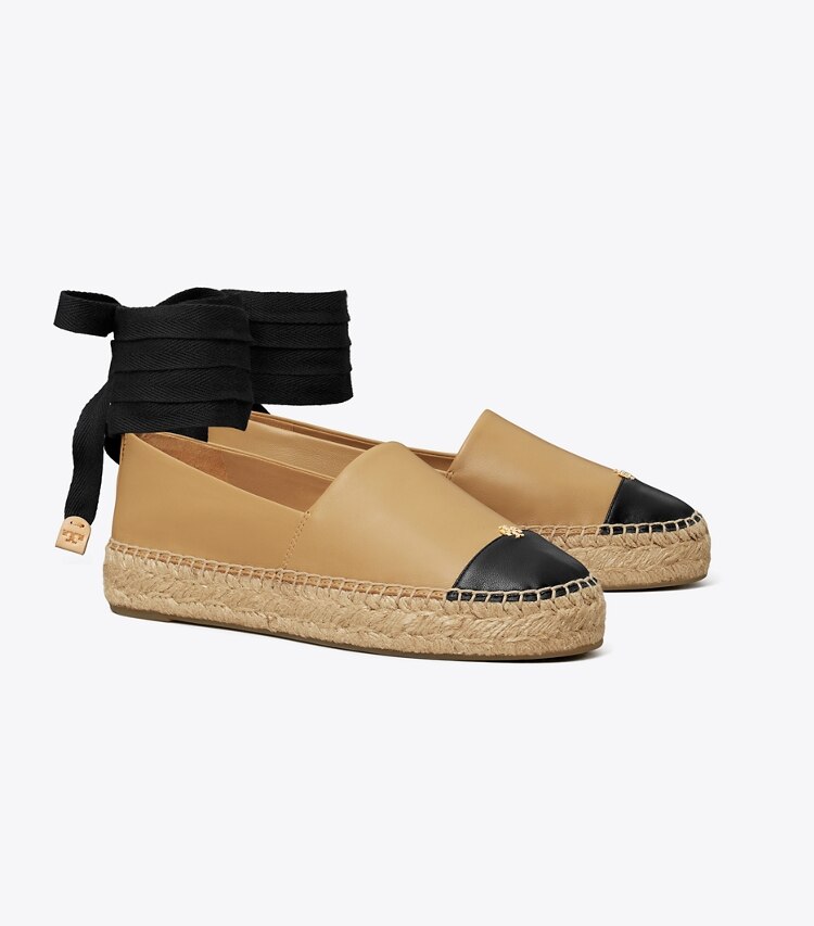 Tory Burch designer espadrilles Espadrille à bout contrastant dans GINGER SHORTBREAD / PERFECT BLACK angle