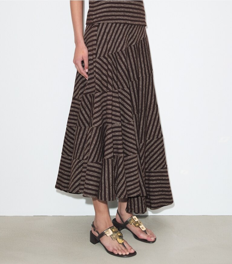 Tory Burch diseñador prendas inferiores Falda acampanada a rayas en Brown / Navy / White Youth Stripe detalle en modelo