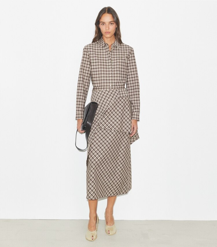 Tory Burch diseñador prendas inferiores Falda cruzada de lana en Plum/Ivory Windowpane frente en modelo