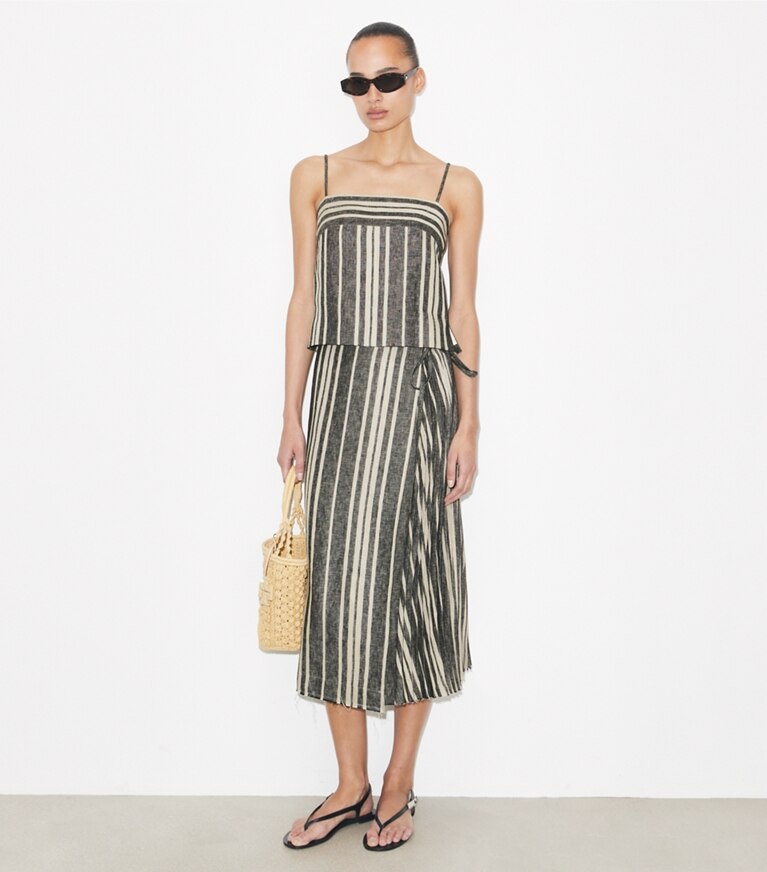 Tory Burch diseñador ropa de playa Falda cruzada de lino en Black / Ivory frente en modelo